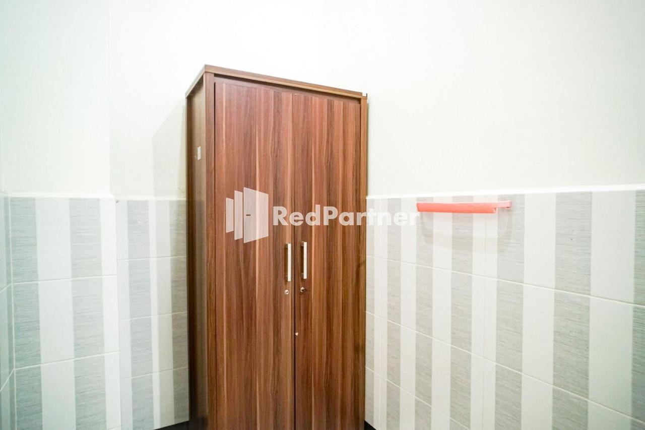 Hoki Homestay Redpartner Surabaya Buitenkant foto