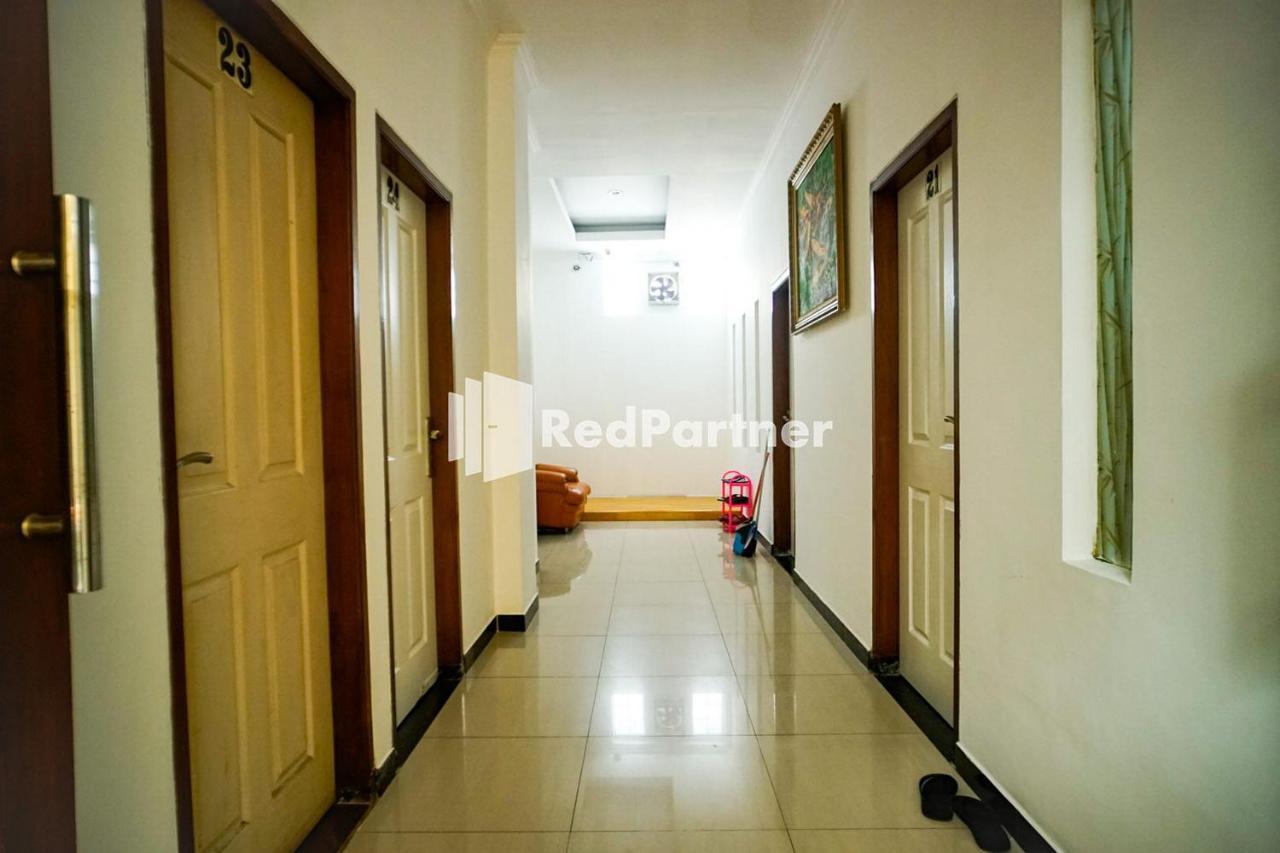 Hoki Homestay Redpartner Surabaya Buitenkant foto