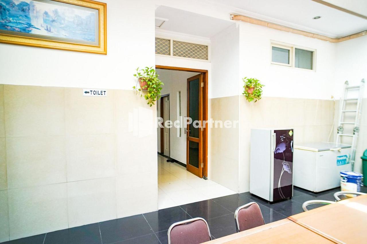 Hoki Homestay Redpartner Surabaya Buitenkant foto